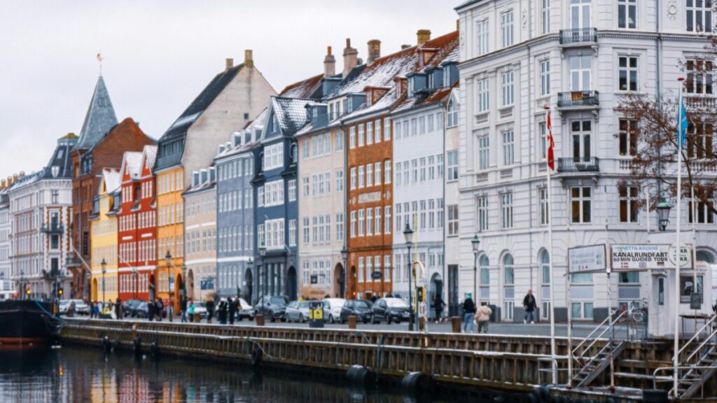 How WhatsApp Influencers in Ireland Can Collaborate with Brands in France