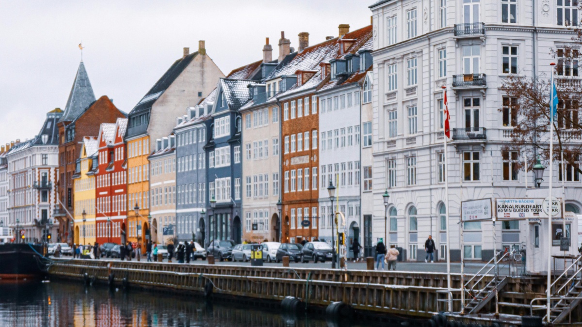 How WhatsApp Influencers in Ireland Can Collaborate with Brands in France
