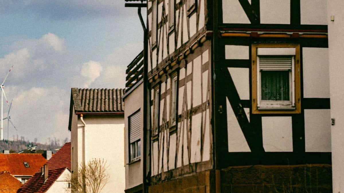 How LinkedIn Influencers in Ireland Can Collaborate with Brands in Germany