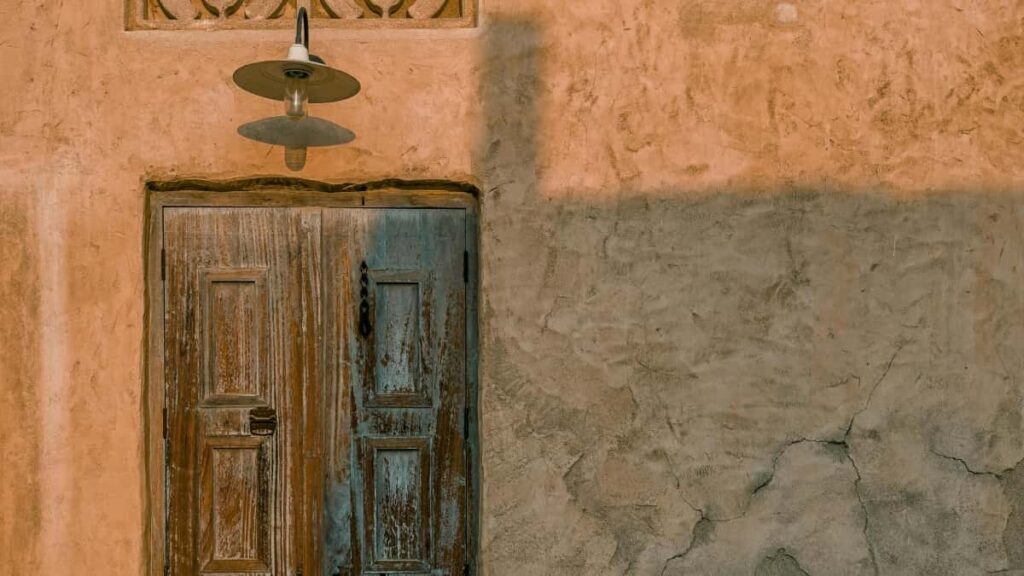 Practical guide for creators in Ireland on finding and pitching Jordanian brands on ShareChat to promote affiliate products, with outreach scripts and platform tips.