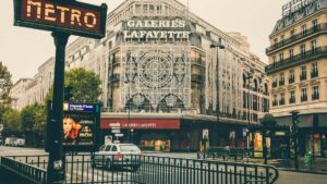 Practical guide for Irish advertisers to find and partner with Italy-based Twitch creators for co-branded product drops discovery, outreach, legal basics and tools.