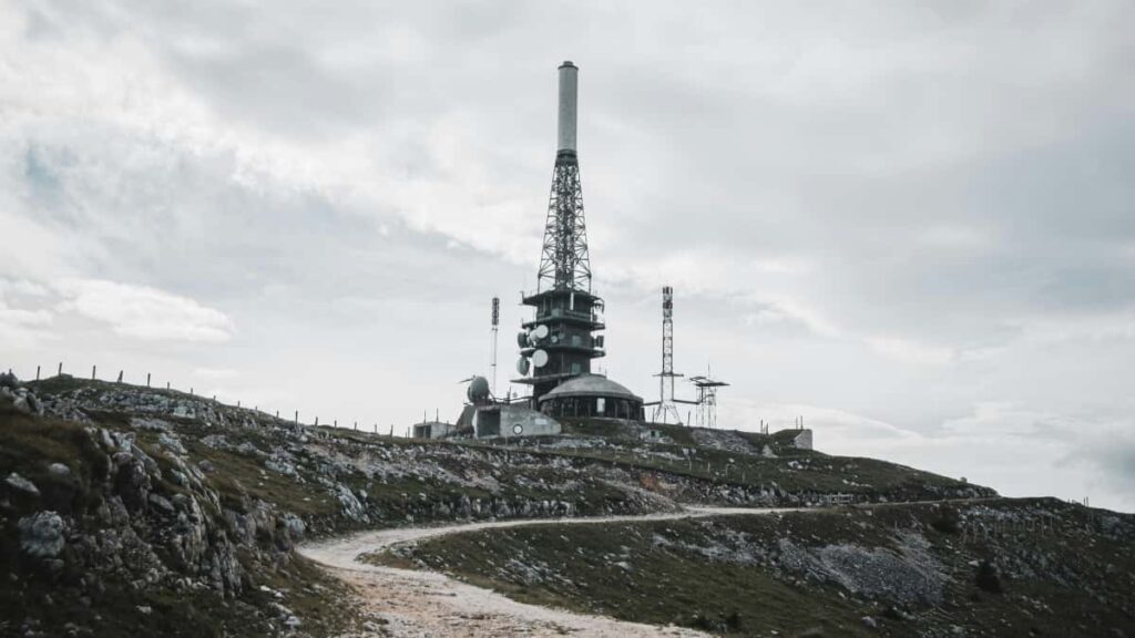 Practical guide for Irish advertisers to locate Serbia-based Zalo creators and run sponsored challenges tools, outreach tactics, risks, and a local-tested workflow.