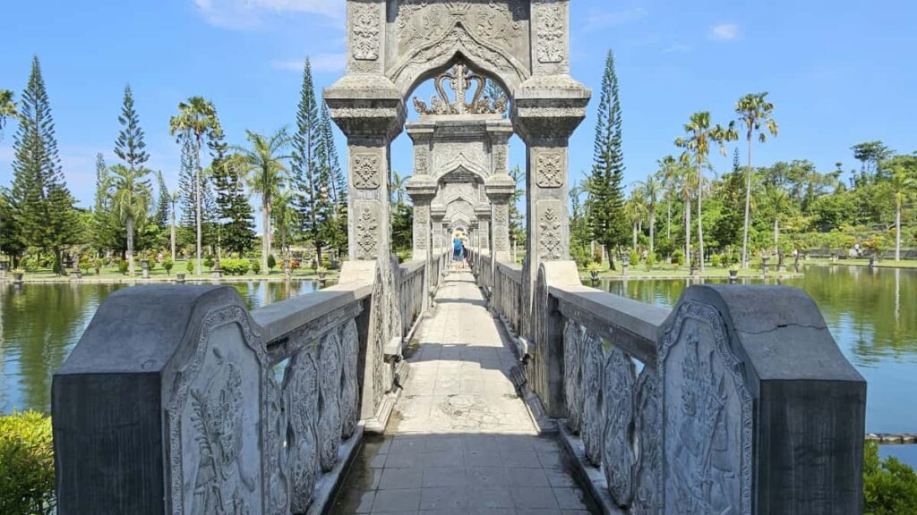 Practical guide for Irish creators on contacting Bolivia brands via Chingari to review trending products, with outreach templates, platform tips, and legal/practical notes.