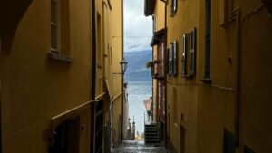 Practical guide for creators in Ireland to connect with Estonian brands on Facebook, build credibility with sponsors and turn conversations into paid campaigns.