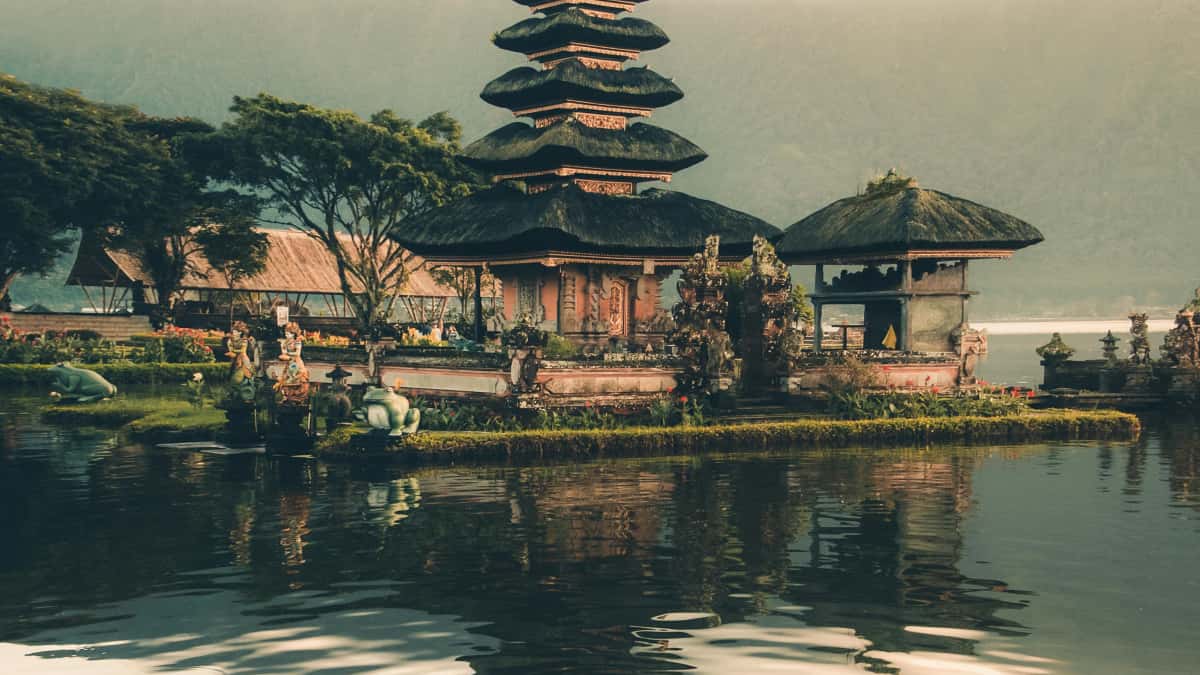 Irish creators: reach Nepali brands on WhatsApp — quick guide