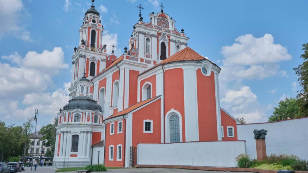 Practical guide for Irish advertisers to locate Ivory Coast creators on Bilibili, test product concepts, and plan low-risk experiments with local insight.