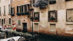 Practical guide for Irish advertisers on locating Puerto Rico Kuaishou creators to boost clean-beauty visibility sourcing, outreach, legal tips and campaign recipes.