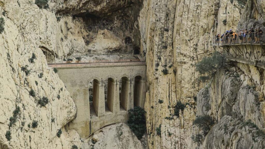 Practical guide for Irish creators on contacting Norway brands via Taobao to run live demos outreach hooks, logistics, and platform tips.