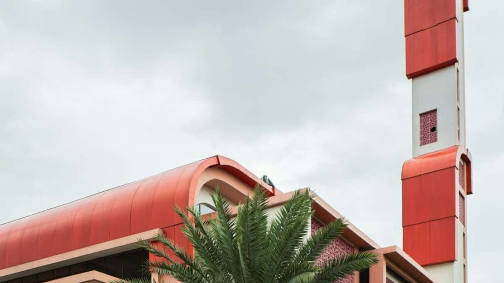 Practical guide for Irish advertisers to locate and work with Ecuador Threads style creators sourcing, rates, outreach tips and campaign checks.