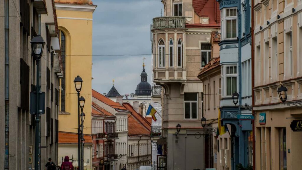 Practical playbook for Irish creators on how to find, pitch and land Mexico brand deals on Threads for song reaction videos local tips, outreach scripts and risk notes.