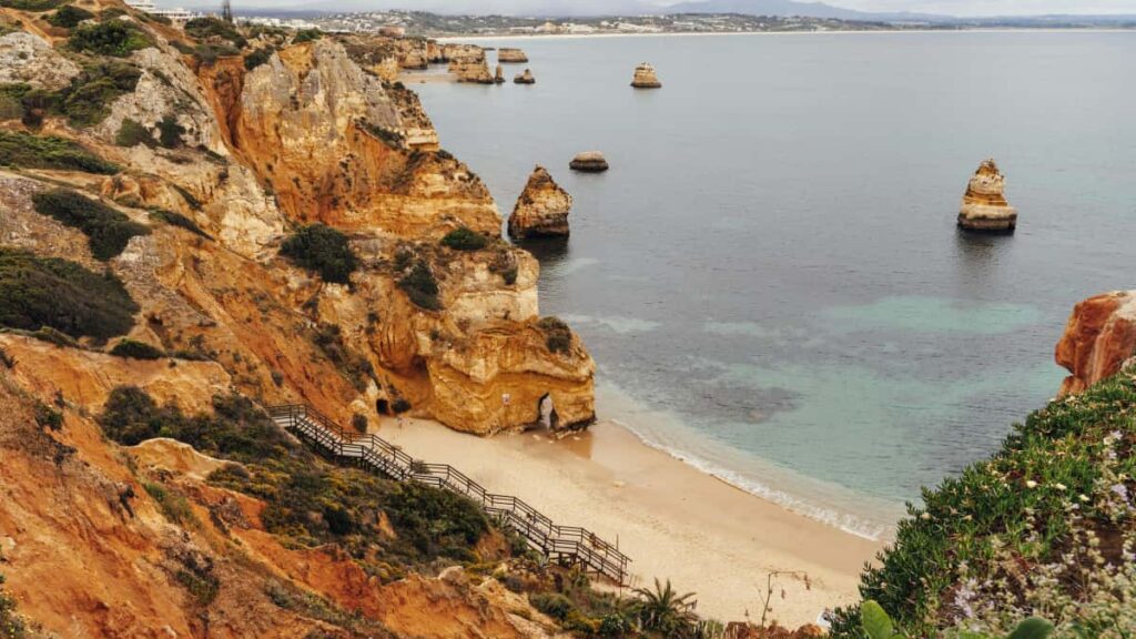 Practical guide for Irish creators to find, pitch and cross-promote with Azerbaijani brands on Twitter step-by-step outreach, cultural tips and real tactics.