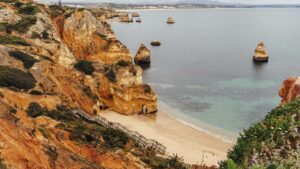 Practical guide for Irish creators to find, pitch and cross-promote with Azerbaijani brands on Twitter step-by-step outreach, cultural tips and real tactics.