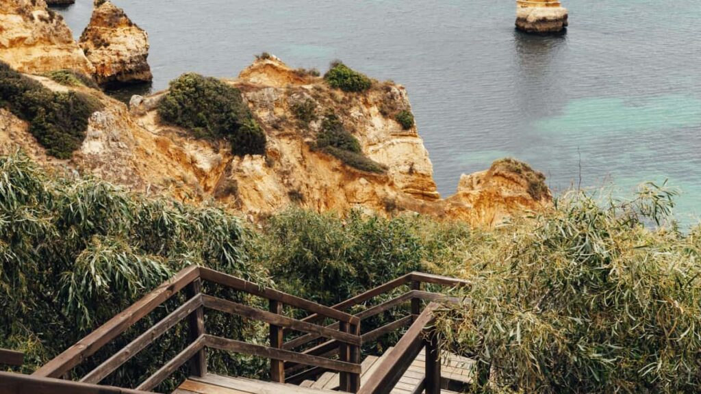 Practical guide for Irish creators who want to partner Kenyan brands on Spotify to showcase local music and spots. Steps, outreach templates, and platform tips.