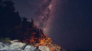 Practical, street-smart tactics for Irish creators to pitch Romanian brands on Clubhouse and stream sponsored game content outreach scripts, compliance tips, and partnership playbook.